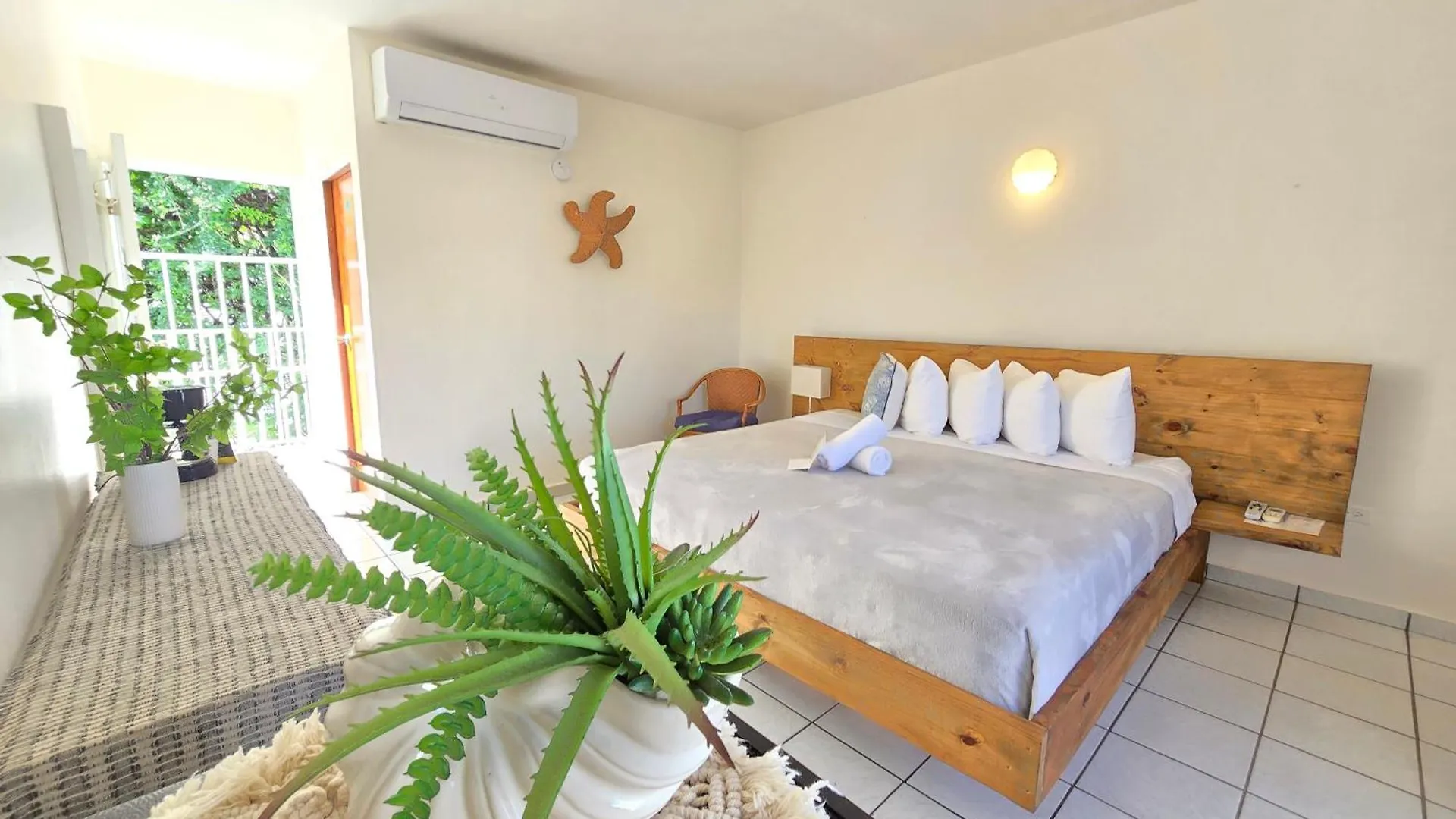 Nautilus By La Jamaca Hotels-Downtown La Parguera لاخاس