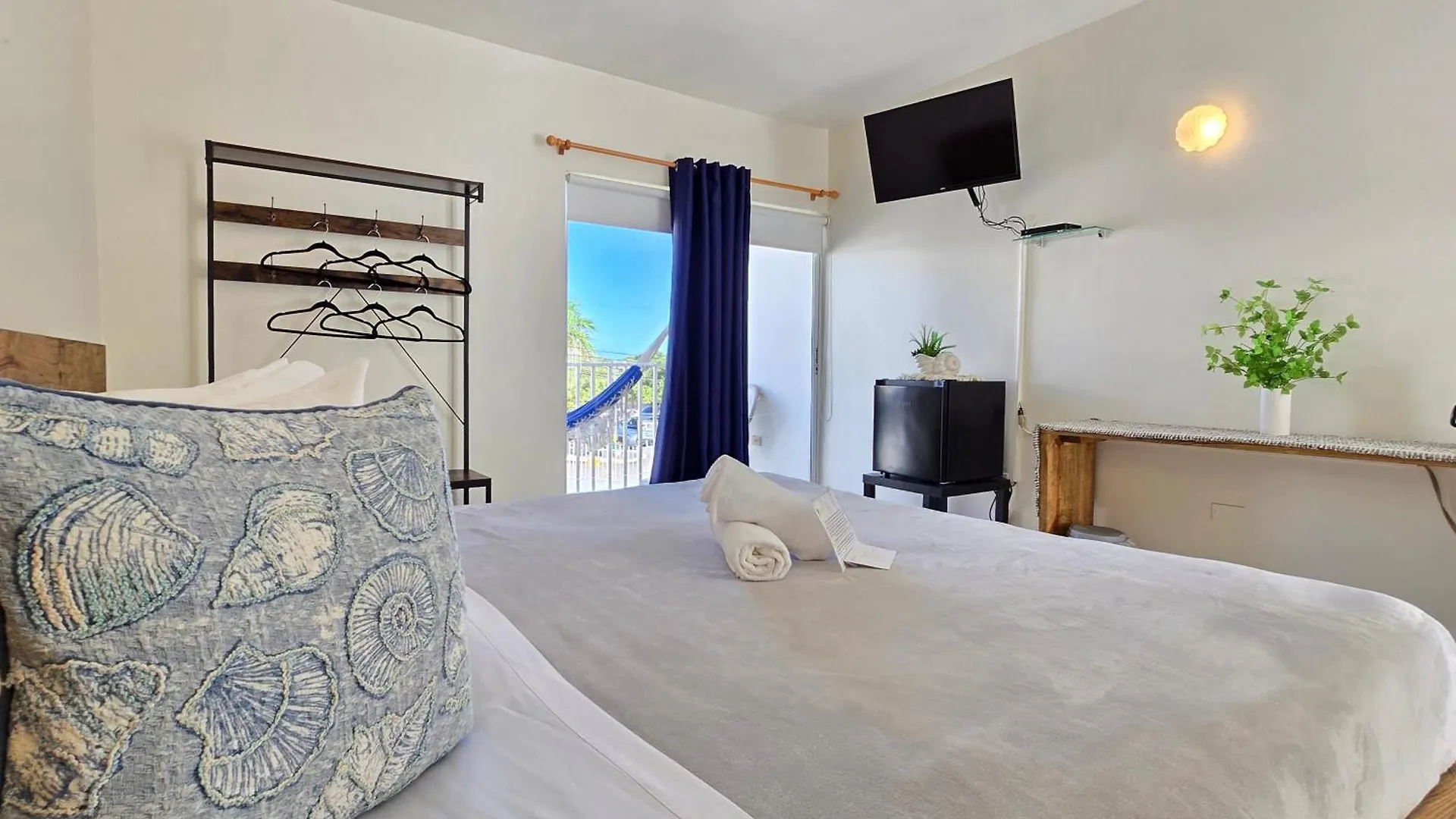 Nautilus By La Jamaca Hotels-Downtown La Parguera لاخاس فندق