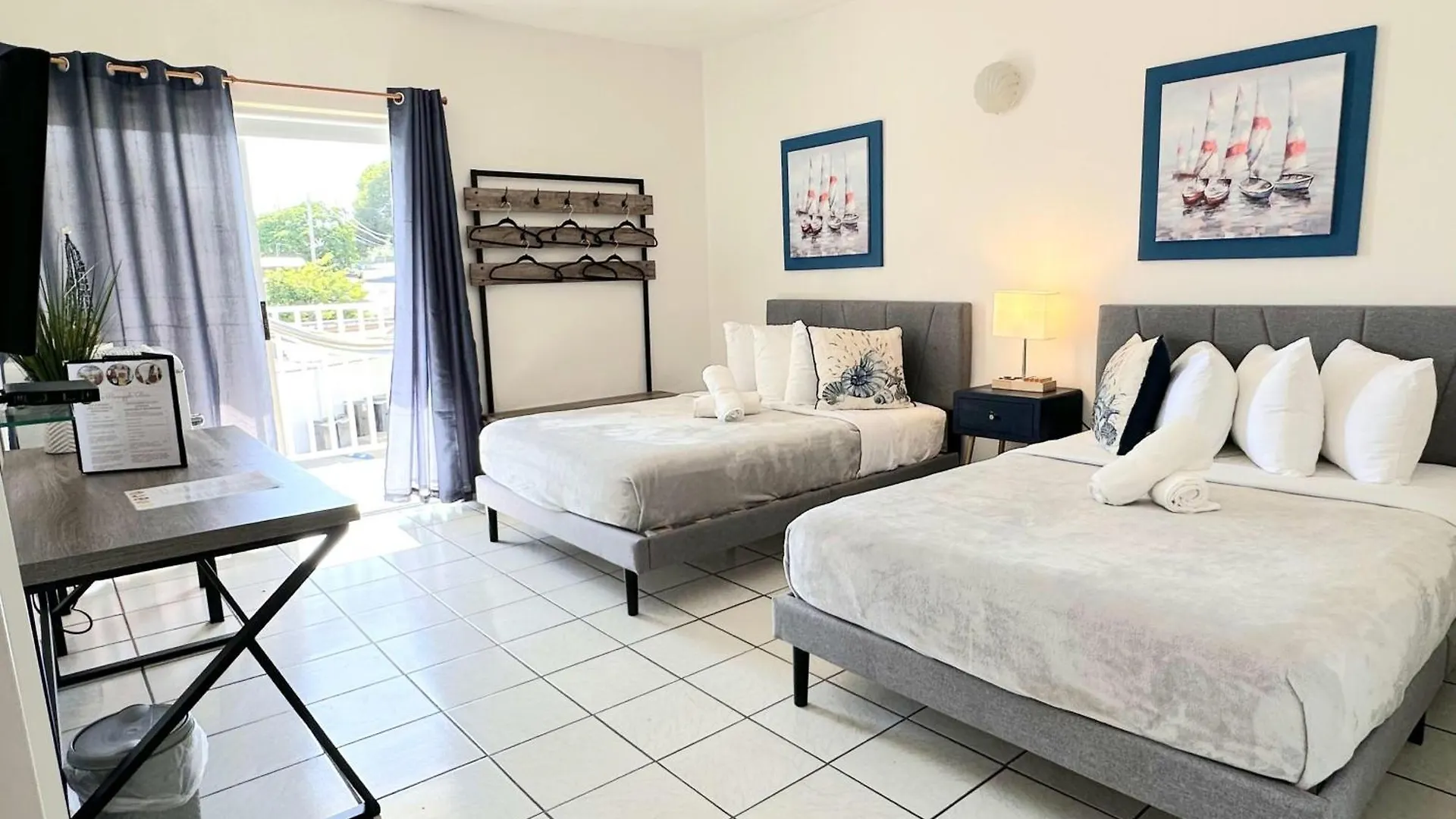 Nautilus By La Jamaca Hotels-Downtown La Parguera 라하스 2*,