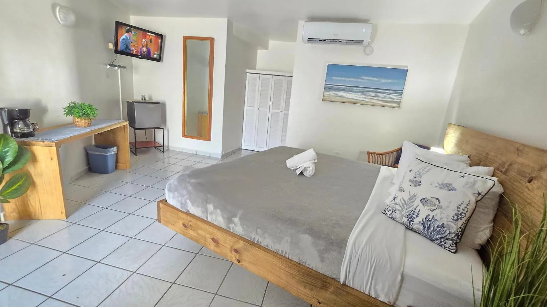 Nautilus By La Jamaca Hotels-Downtown La Parguera 라하스 호텔